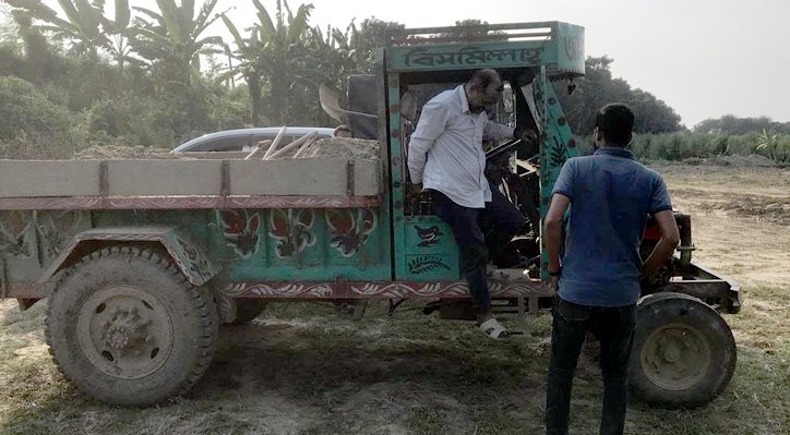 ভেড়ামারায় বিদ্যুৎ সঞ্চালন কেন্দ্রের পাশে মাটি উত্তোলন, ৫০ হাজার টাকা জরিমানা 18 9 ভেড়ামারায় বিদ্যুৎ সঞ্চালন কেন্দ্রের পাশে মাটি উত্তোলন, ৫০ হাজার টাকা জরিমানা