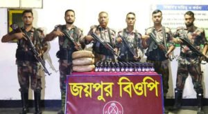 15 দৌলতপুর সীমান্তে ভারতীয় মাদকদ্রব্য উদ্ধার 